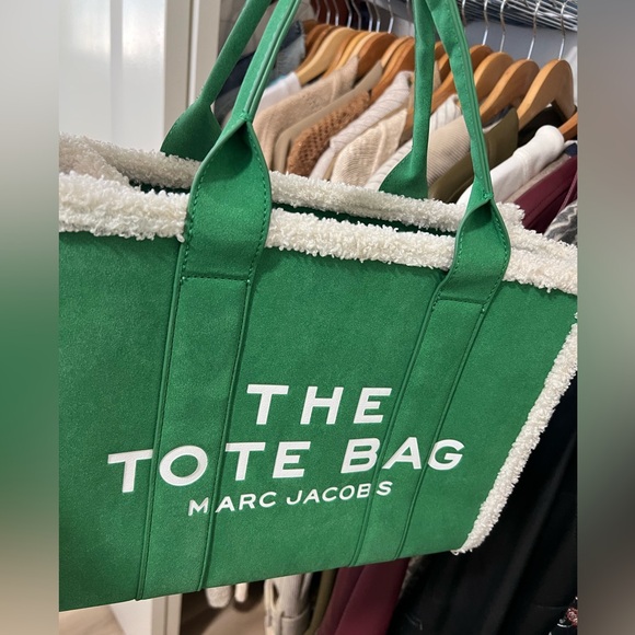 MARC JACOBS The Tote Bag Medium Suede & Sherpa Trim - Picture 8 of 16